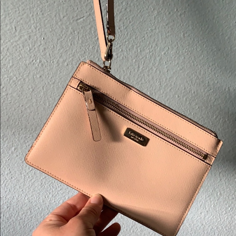 Kate Spade Wrislet-Peach colores